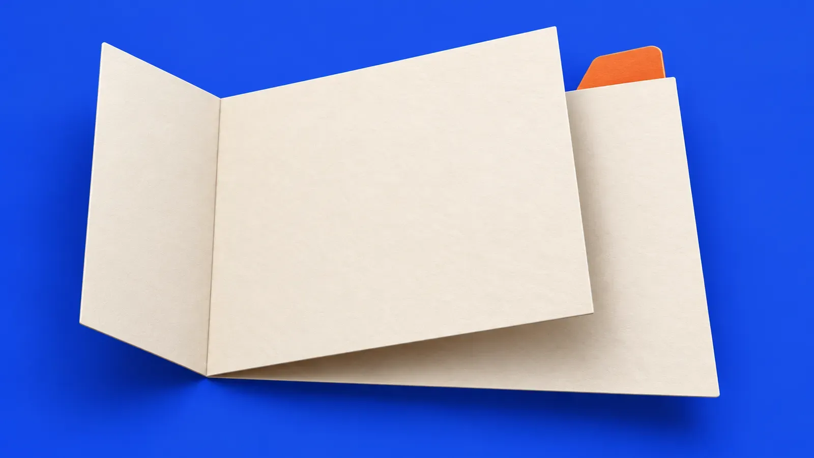 Folder kertas kosong dengan tab oren sebagai hiasan panduan komponen UPKK.